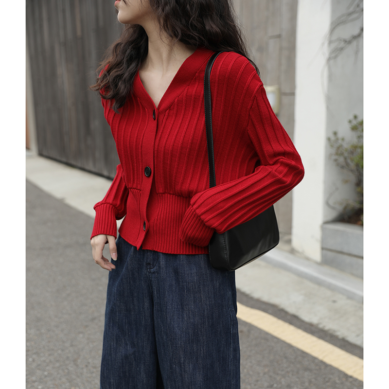 【秋冬必备】红色V领针织开衫，小众设计感毛衣外套